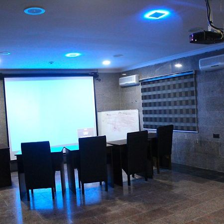 Class Suites Ikeja Εξωτερικό φωτογραφία