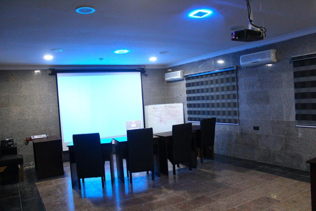 Class Suites Ikeja Εξωτερικό φωτογραφία