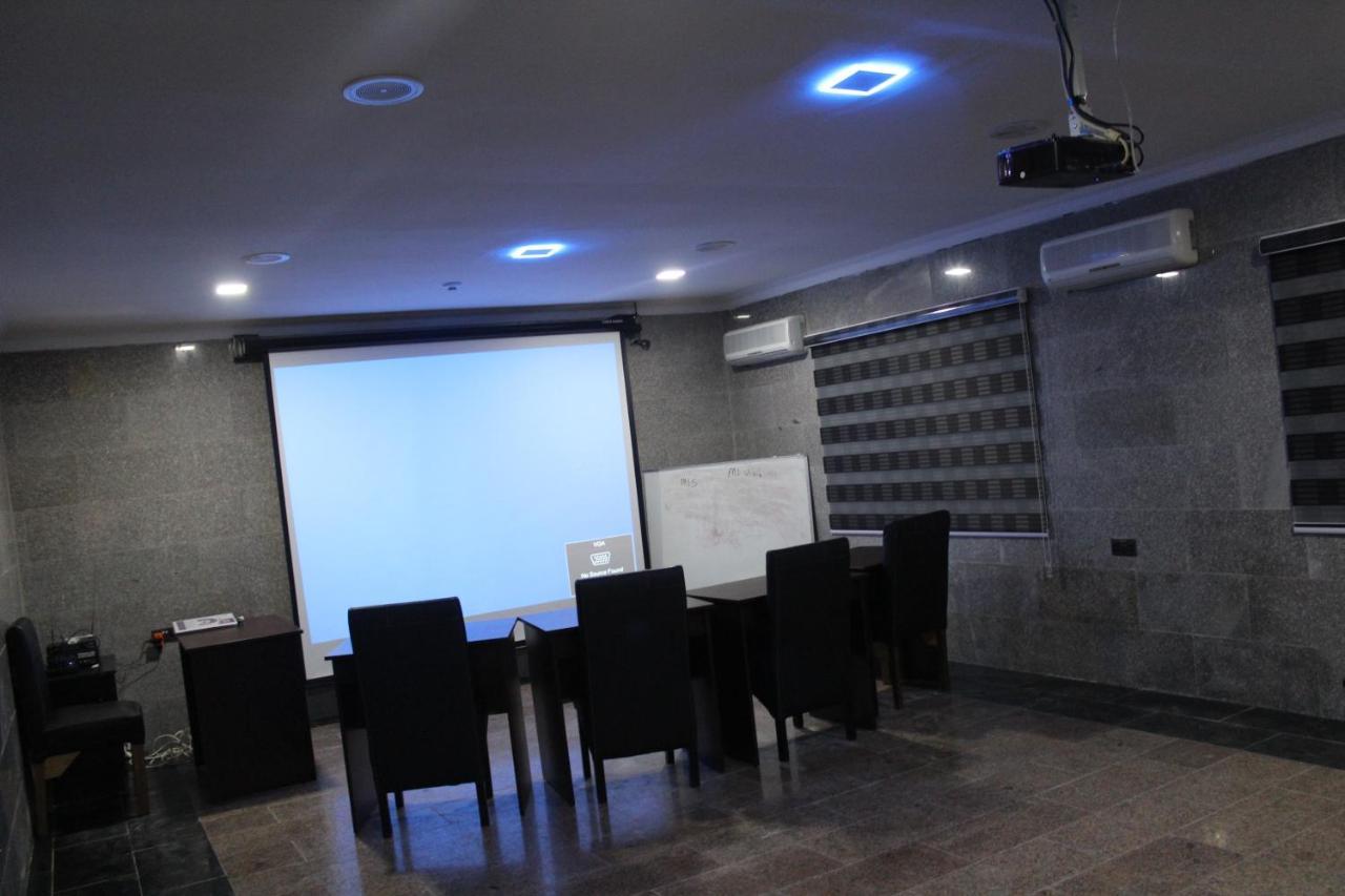 Class Suites Ikeja Εξωτερικό φωτογραφία